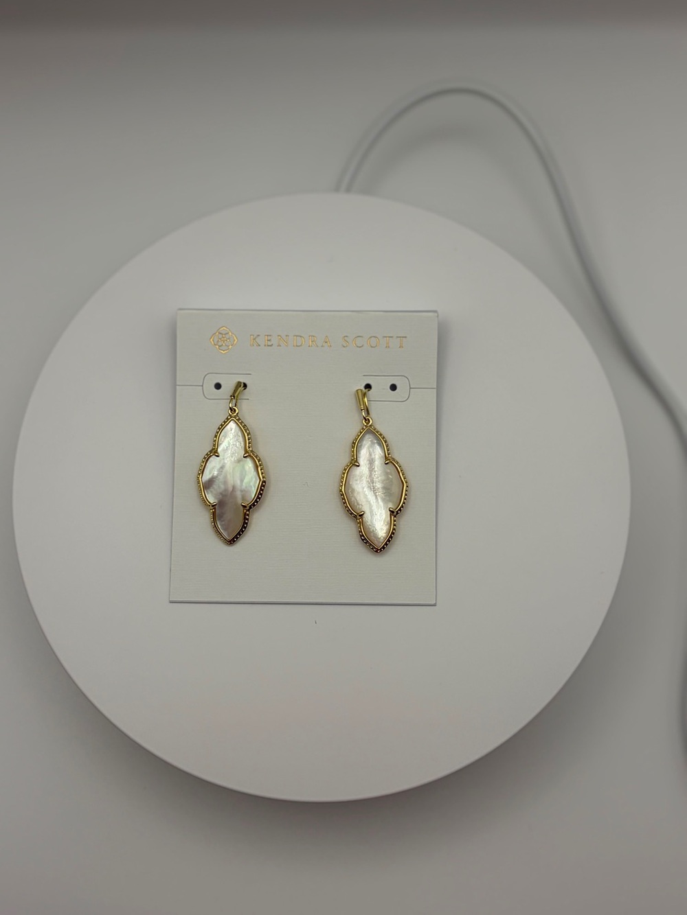 Kendra Scott Gold Mother-of-Pearl Quatrefoil Drop Earrings - Iridescent White